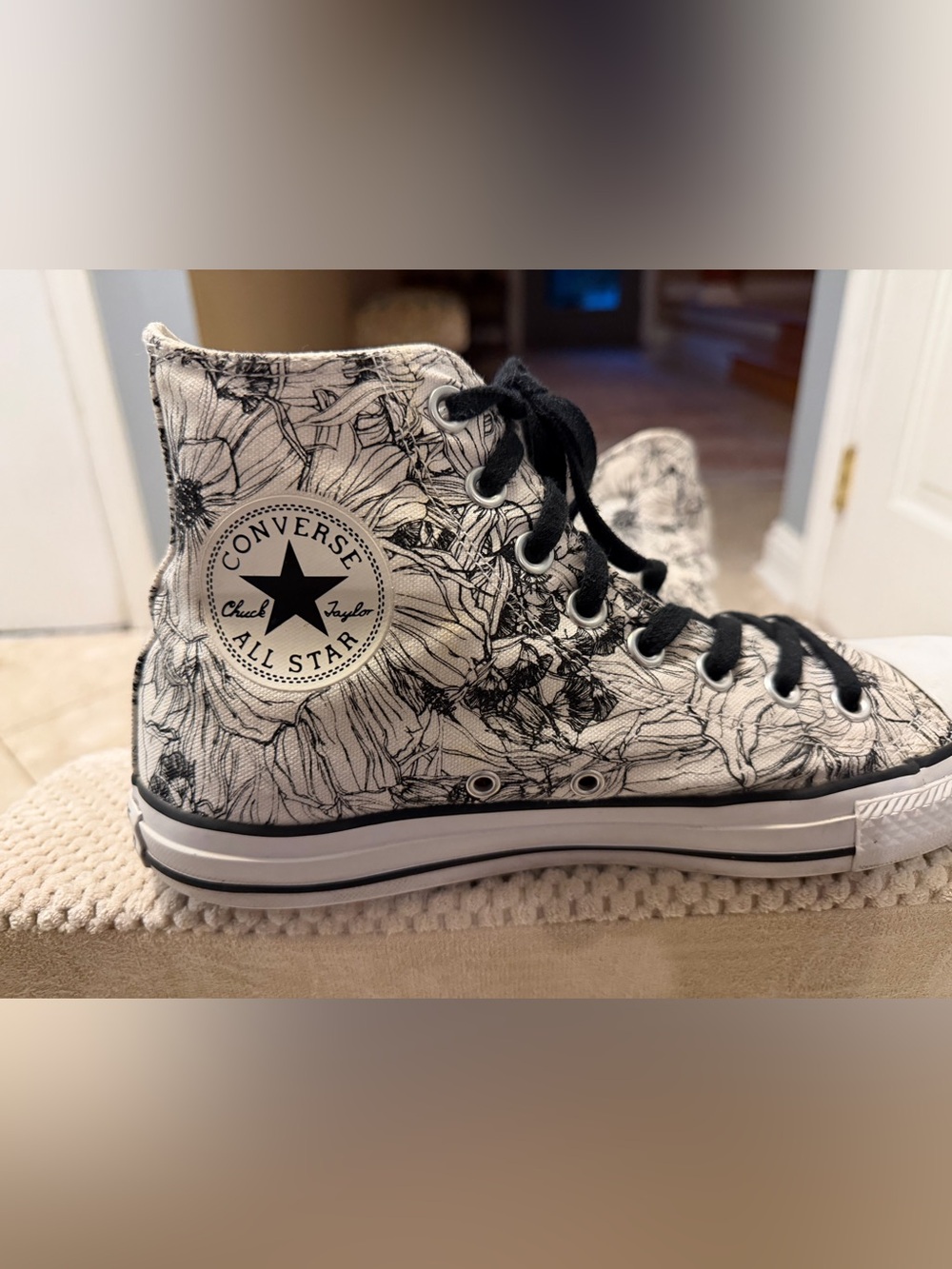 Converse Chuck Taylor Floral Print High Tops Black White Women’s 9